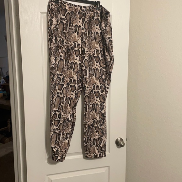 Brand new pants - Picture 1 of 3